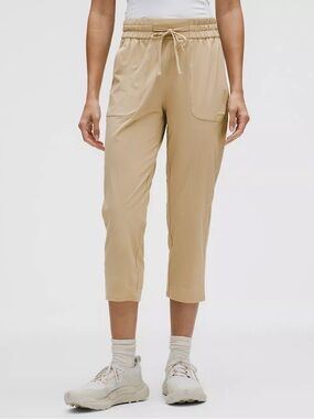 Lululemon Pull-On Mid-Rise Tapered-Leg Cropped Pant in Light Ivory